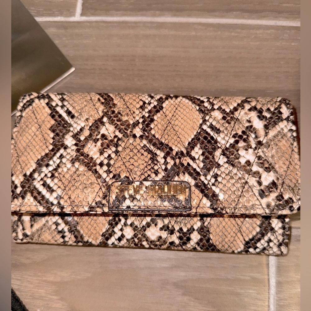 QUILTED STEVE MADDEN SNAKE PATTERN WALLET BROWN AND TAN